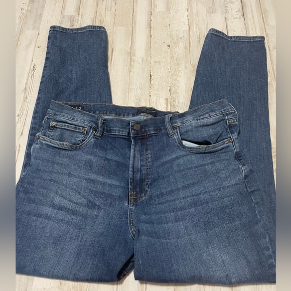 Lucky Brand Men’s 412 Straight Stretch Blue Denim Jeans Size 38x32 - Picture 1 of 6
